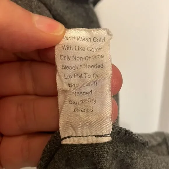 ✨CAbi #250 Gray Shark Bite Tunic Top - Picture 4 of 8